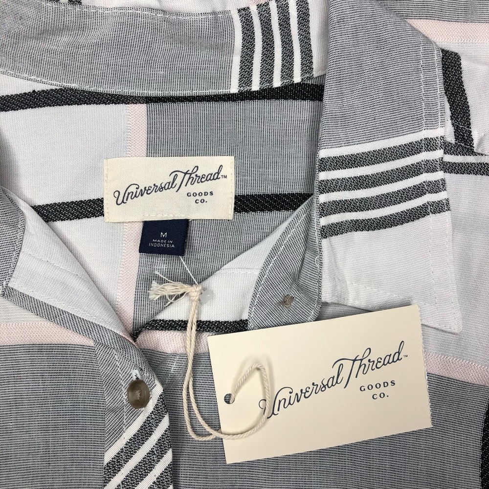 NWT Universal Thread Plaid Button-Down Shirt - Picture 3 of 5